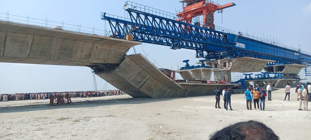 under construction bridge collapse